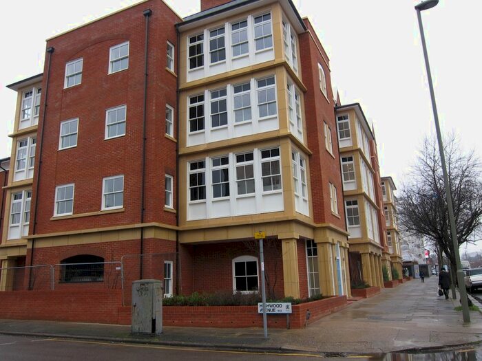 2 Bedroom Flat To Rent In Granville Place, High Road, London, N12