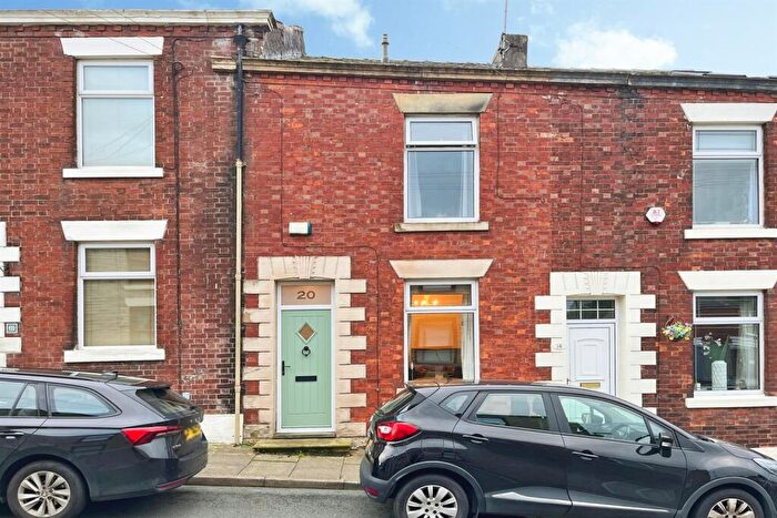 2 Bedroom Terraced House For Sale In West Street, OL4