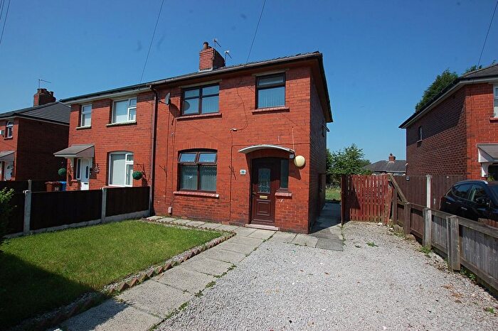 3 Bedroom Semi Detached House To Rent In Park View, Chadderton, Oldham, Greater Manchester, OL9