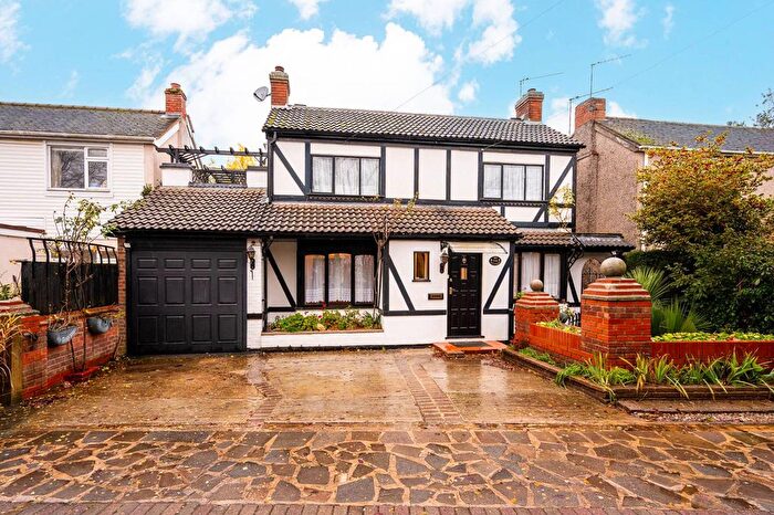 4 Bedroom Detached House To Rent In Stockers Lane, Old Woking, Woking, GU22