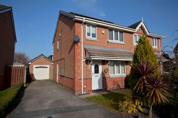 3 Bedroom Semi-Detached House To Rent In Paddock View, Castleford, WF10