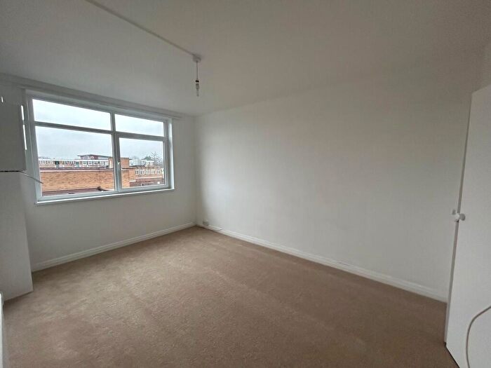 2 Bedroom Apartment To Rent In North Parade, Yate, BS37