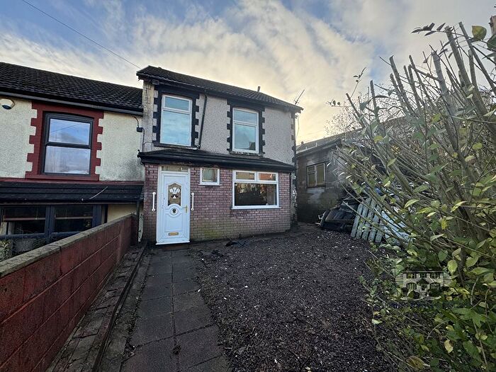 4 Bedroom End Terrace House For Sale In Hill Street, Penygraig, Tonypandy, Rhondda Cynon Taff, CF40