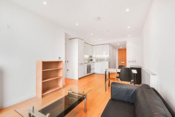 1 Bedroom Flat To Rent In Walworth Road, Elephant And Castle, London, SE1