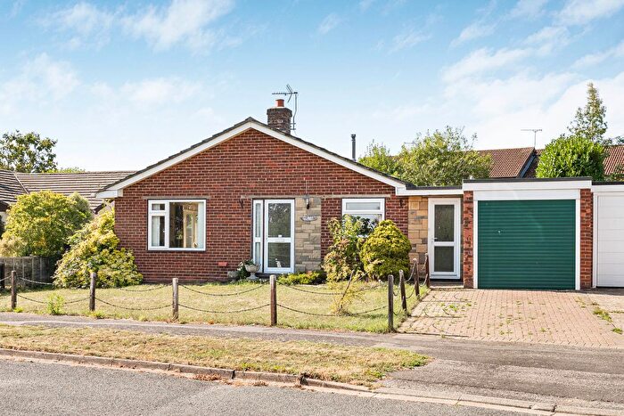 3 Bedroom Bungalow For Sale In Thorn Lane, Four Marks, Alton, Hampshire, GU34