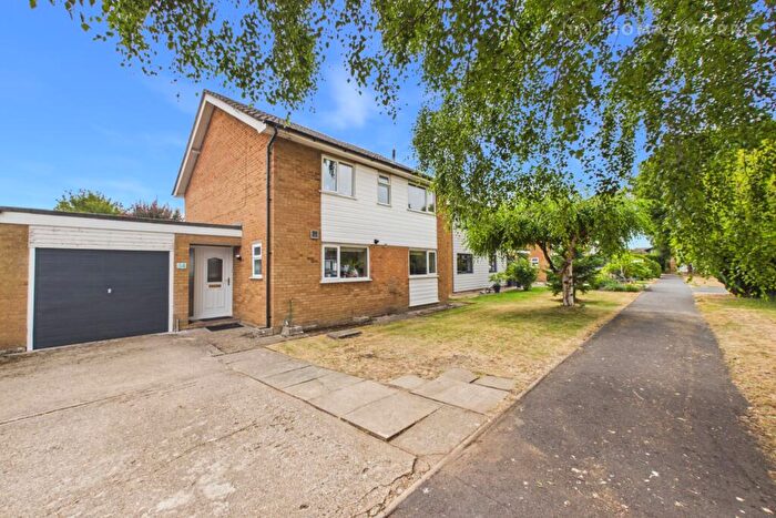 4 Bedroom Detached House For Sale In Home Farm Road, Houghton, Huntingdon, PE28