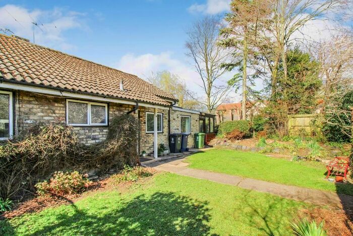 3 Bedroom Bungalow For Sale In Canners Close, Toft, Cambridge, CB23