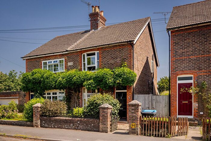 3 Bedroom Semi-Detached House For Sale In Saxbys Lane, Lingfield, RH7