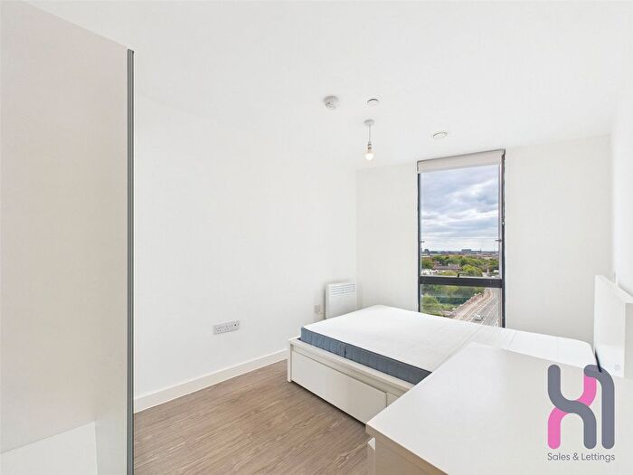 3 Bedroom Flat To Rent In The Landmark, Oldfield Road, Salford, M5