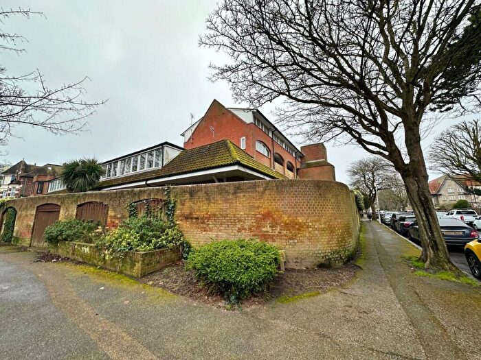 3 Bedroom Flat For Sale In Grimston Gardens, Folkestone, CT20