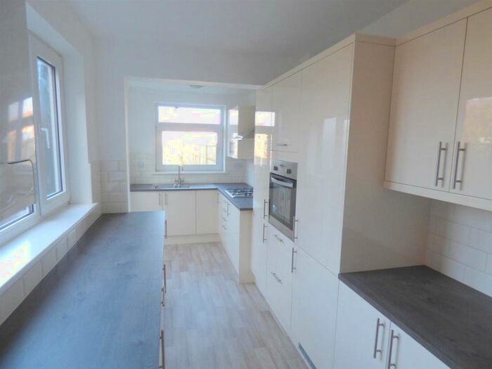 3 Bedroom Semi-Detached House To Rent In Chesterfield Road North, Mansfield, NG19