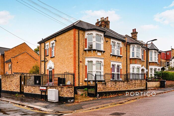 2 Bedroom Flat To Rent In Huxley Road, London, E10
