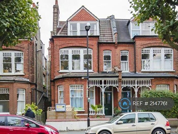 3 Bedroom Flat To Rent In Tetherdown, London, N10