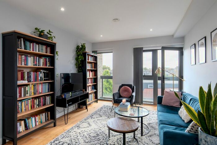 2 Bedroom Flat To Rent In Grove Vale, London, SE22