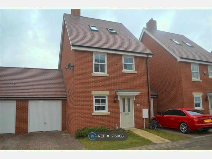 3 Bedroom Detached House To Rent In Blackburn Way, Biggleswade, SG18