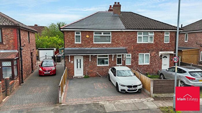 3 Bedroom Semi-Detached House For Sale In The Crescent, Irlam, M44