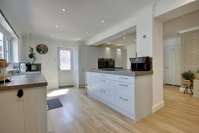 4 Bedroom Detached House For Sale In Catisfield Road, Fareham, PO15