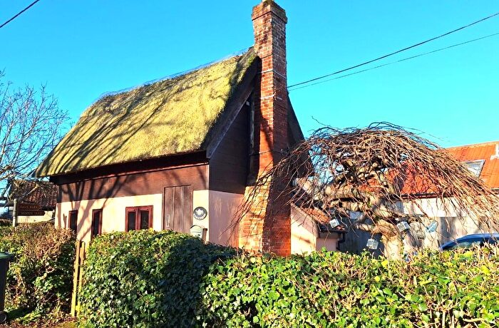 1 Bedroom Detached House To Rent In Park Road, IP14