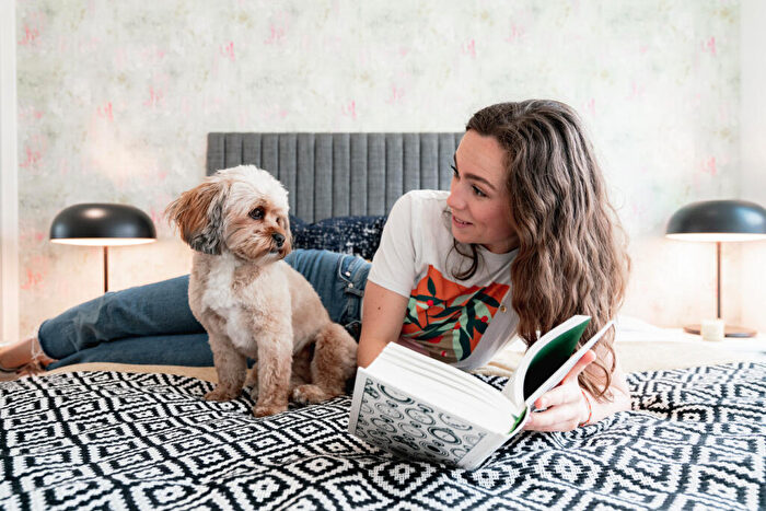 3 Bedroom Apartment To Rent In Silvertown Way, London, E16