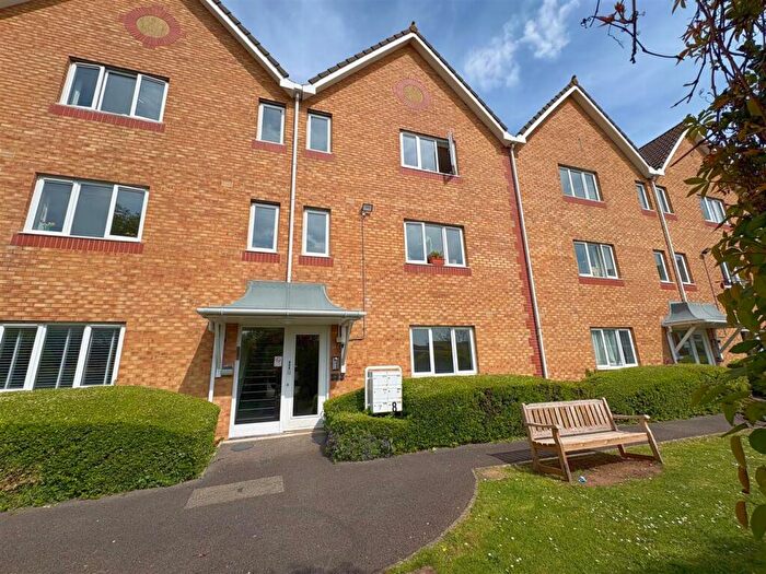 2 Bedroom Flat For Sale In Maxse Road, Knowle, Bristol, BS4