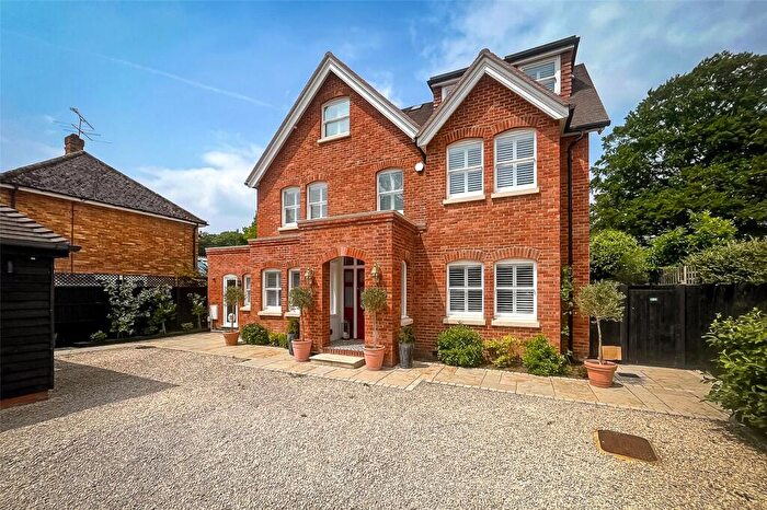 4 Bedroom Detached House For Sale In Pondtail Road, Fleet, Hampshire, GU51