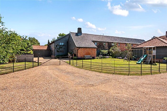 4 Bedroom Barn Conversion For Sale In The Street, Redgrave, Diss, Suffolk, IP22
