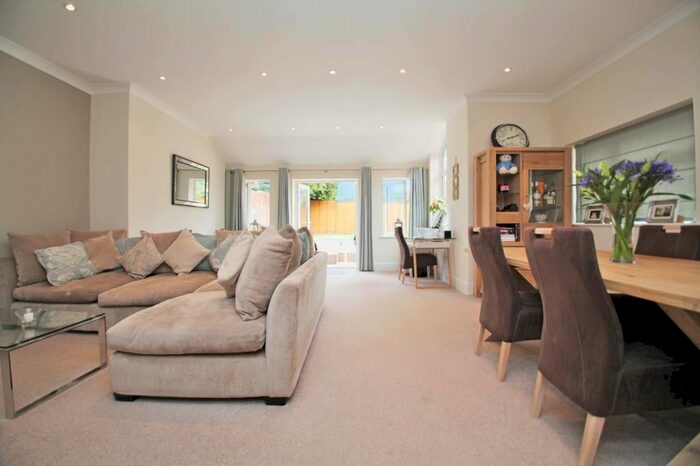 2 Bedroom Semi-Detached House To Rent In Bath Road, Reading, Berkshire, RG1