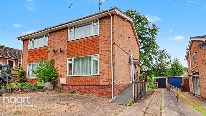 3 Bedroom Semi-Detached House For Sale In Runnymede Green, Bury St Edmunds, IP33