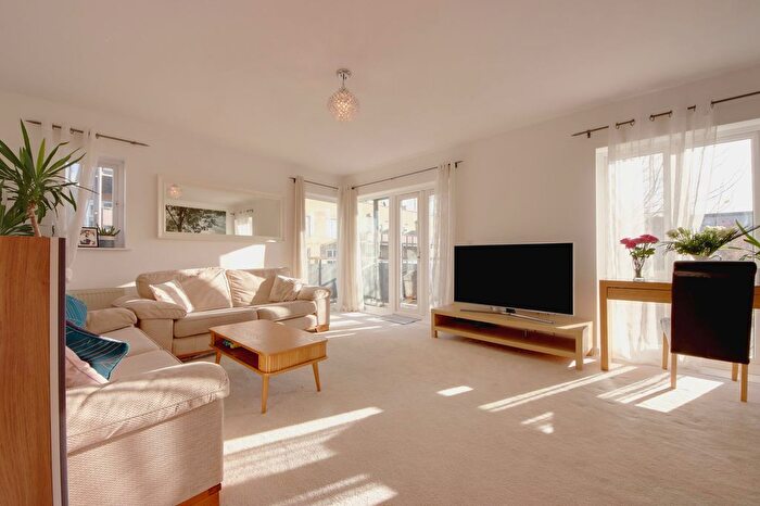 2 Bedroom Flat To Rent In Modena Mews, Watford, WD18