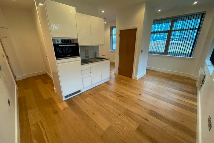 Studio To Rent In Flowers Way, Luton, LU1