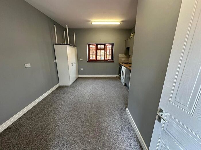 1 Bedroom Flat To Rent In Slough, Berkshire, SL2