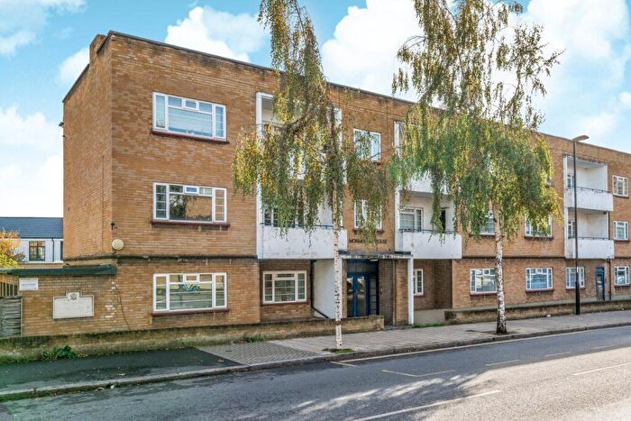 2 Bedroom Flat For Sale In Avignon Road, Brockley, London, SE4