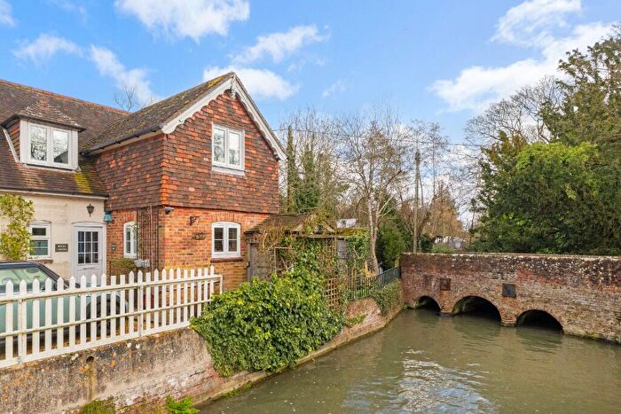 3 Bedroom Semi-Detached House For Sale In Station Road, RG17