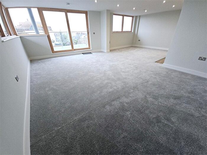 2 Bedroom Apartment For Sale In The Broadway, Leigh On Sea, Leigh On Sea, SS9