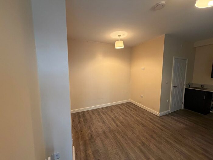 1 Bedroom Flat To Rent In College Street, Wrexham, LL13