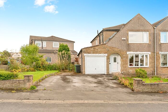 3 Bedroom Semi-Detached House For Sale In Smithyfield Avenue, Burnley, Lancashire, BB10