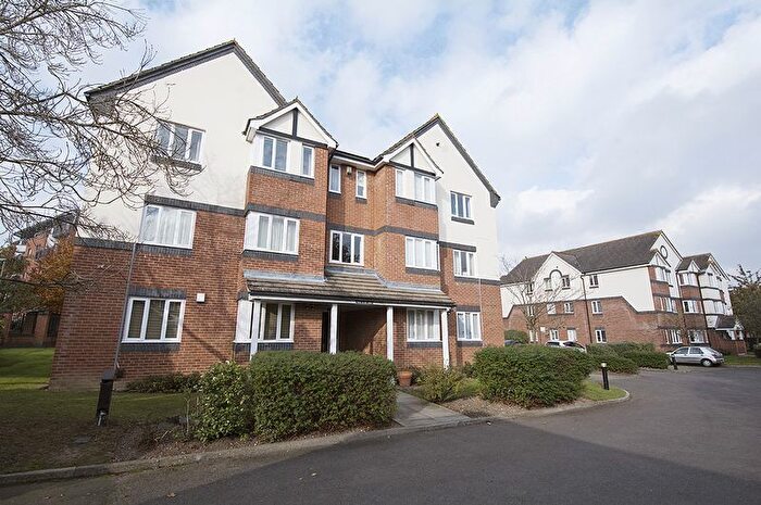 1 Bedroom Flat To Rent In Roydon Court, Walton-On-Thames, KT12