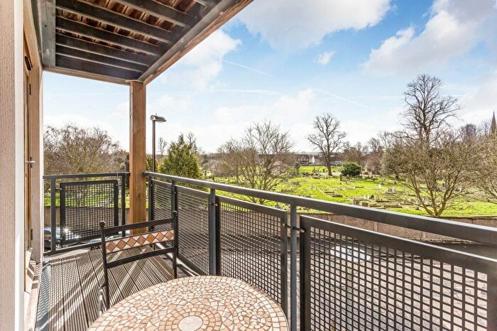 2 Bedroom Apartment For Sale In Simpson Close, Croydon, CR0