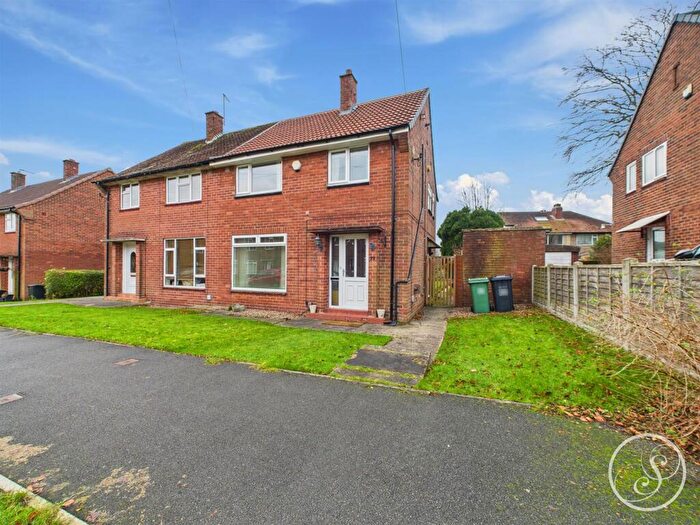 3 Bedroom Semi Detached House For Sale In Fieldhouse Close, Leeds, LS17