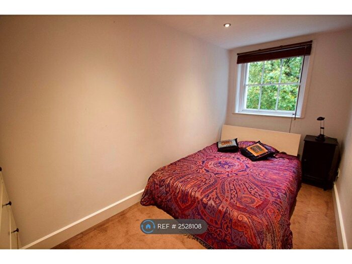 2 Bedroom Flat To Rent In Cartwright Gardens, London, WC1H