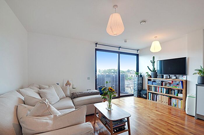 1 Bedroom Flat For Sale In Thurston Road, London, SE13