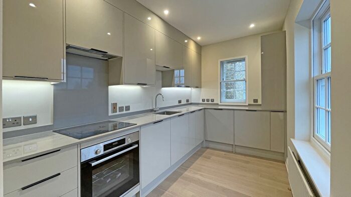 1 Bedroom Flat For Sale In Crummock Chase, Surbiton, Surrey, KT6