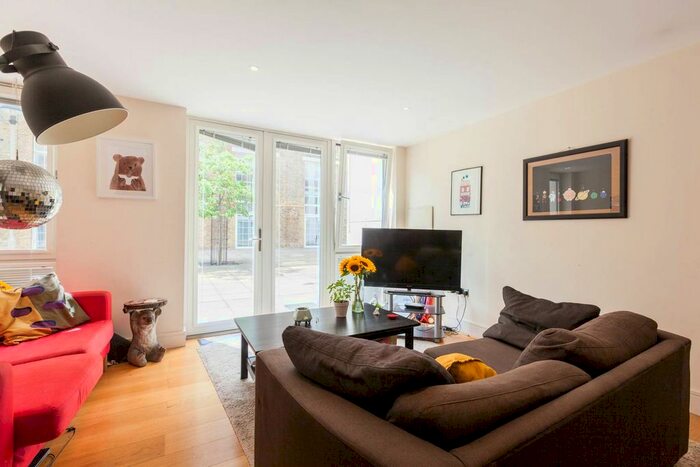 2 Bedroom Flat To Rent In Lett Road, Clapham, London, SW9