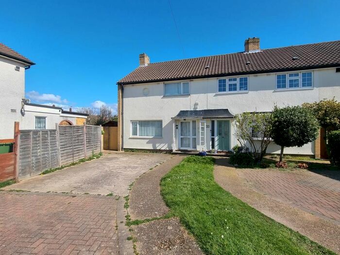 4 Bedroom End Of Terrace House To Rent In Staines-Upon-Thames, Surrey, TW19