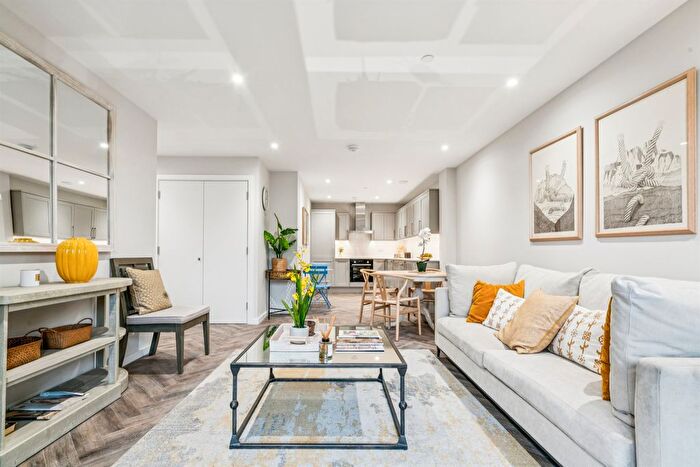 2 Bedroom Flat For Sale In Fallsbrook Road, London, SW16