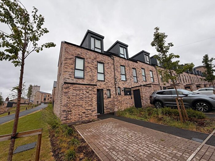 3 Bedroom End Of Terrace House To Rent In Balsall Heath Road, Balsall Heath, B12