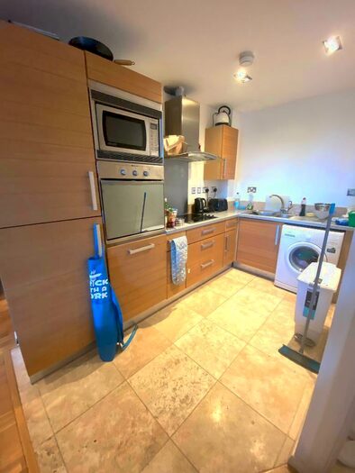 1 Bedroom Flat To Rent In City Tower, Limeharbour, Cross Harbour, Canary Wharf, South Quay, London, E14