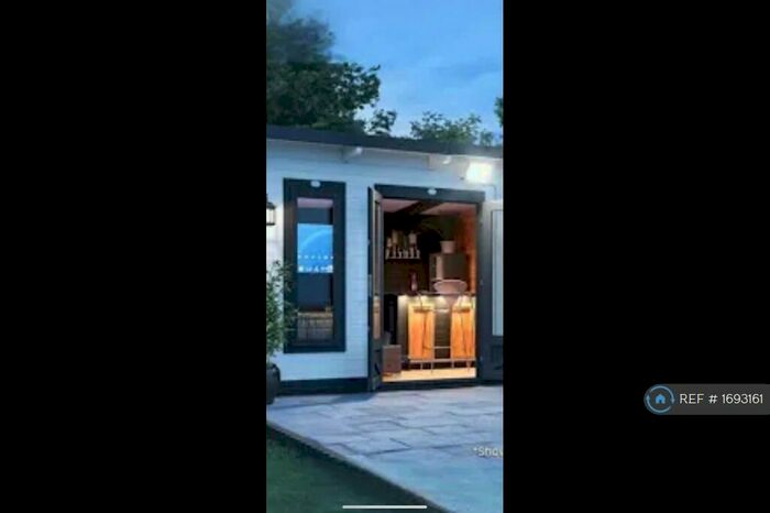 2 Bedroom Flat To Rent In Colonial Road, Slough, SL1