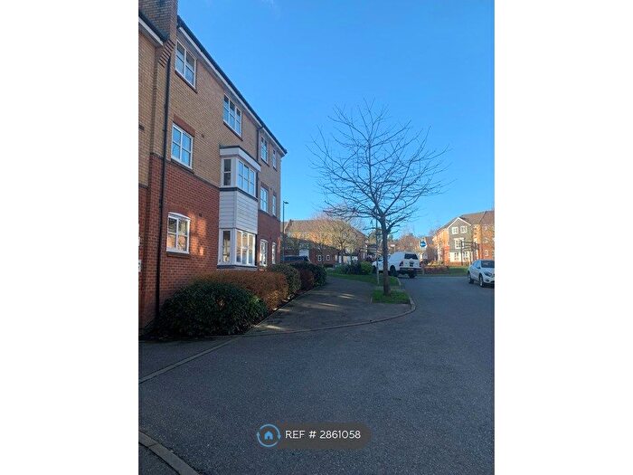 2 Bedroom Flat To Rent In Plomer Ave, Hoddesdon, EN11