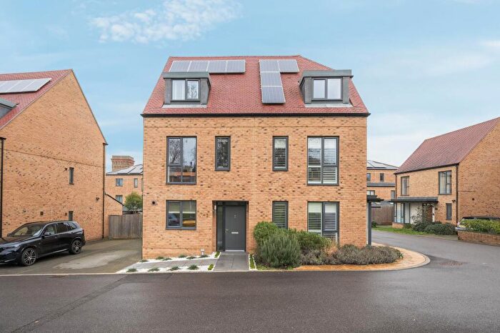 3 Bedroom Semi-Detached House For Sale In Van Brugh Avenue, Coulsdon, CR5